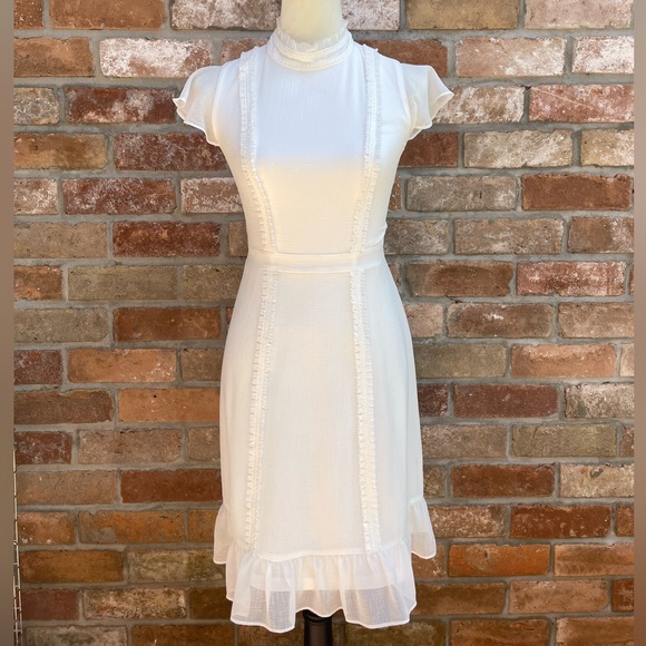 Adriana Papell White Flutter Sleeve Chiffon Dress Size 2 - Picture 1 of 9